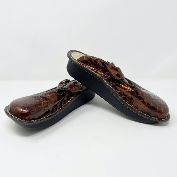 Alegria Choco Croco Clogs - Picture 5 of 8